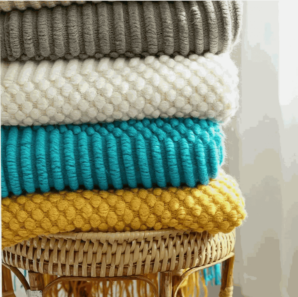 Knitted Throw Blanket – Lightweight Warmth, Instant Cosy Comfort