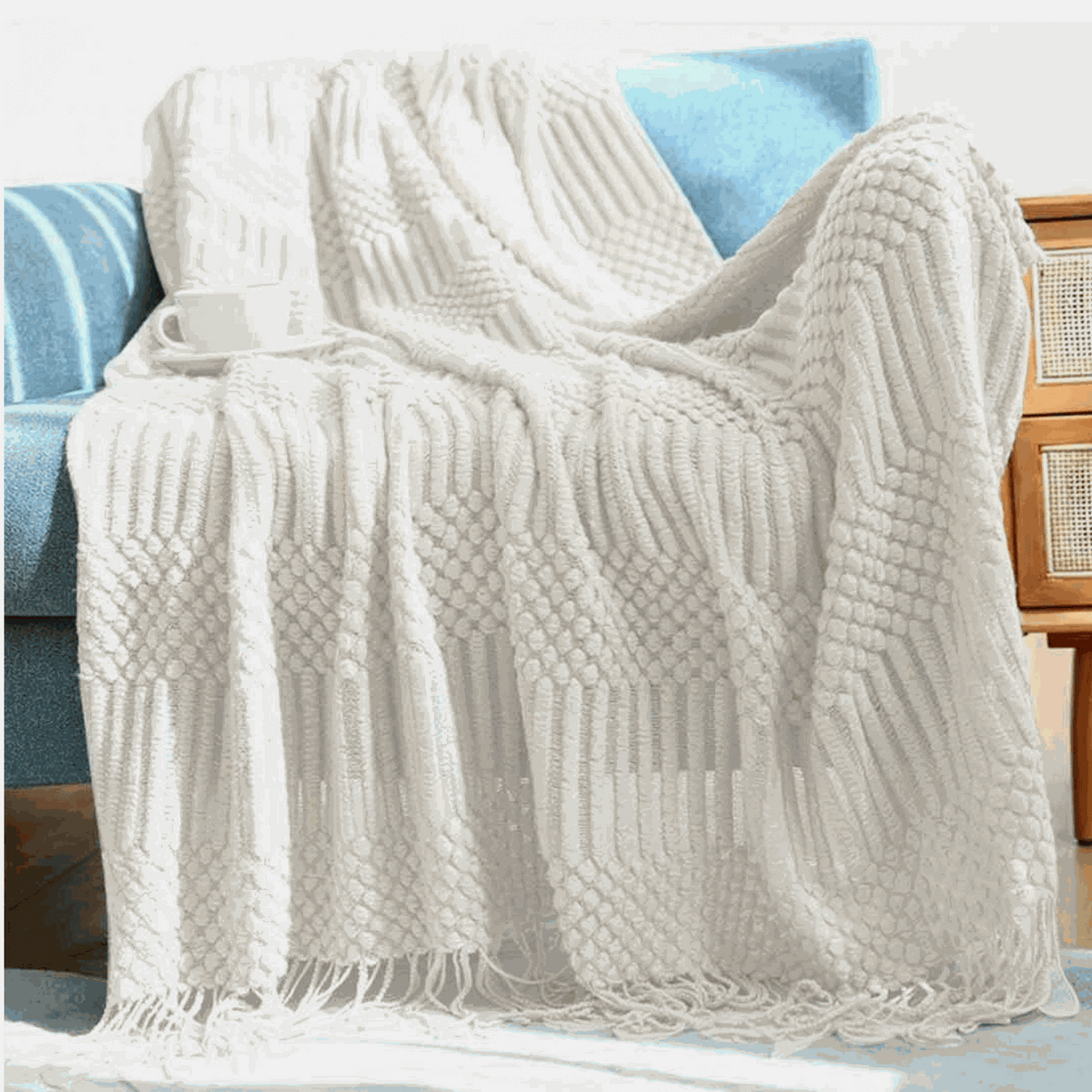 Knitted Throw Blanket – Lightweight Warmth, Instant Cosy Comfort