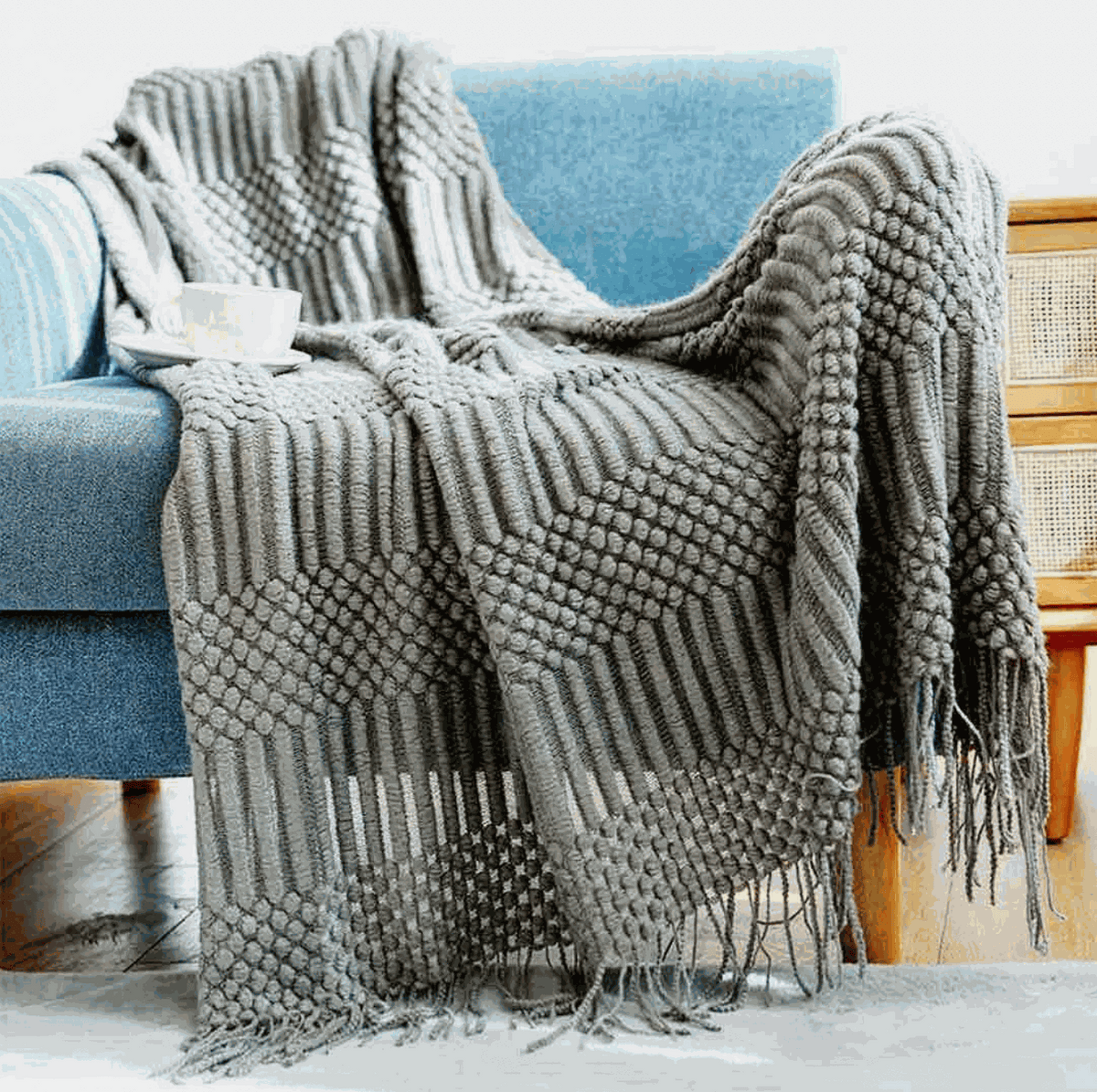 Knitted Throw Blanket – Lightweight Warmth, Instant Cosy Comfort